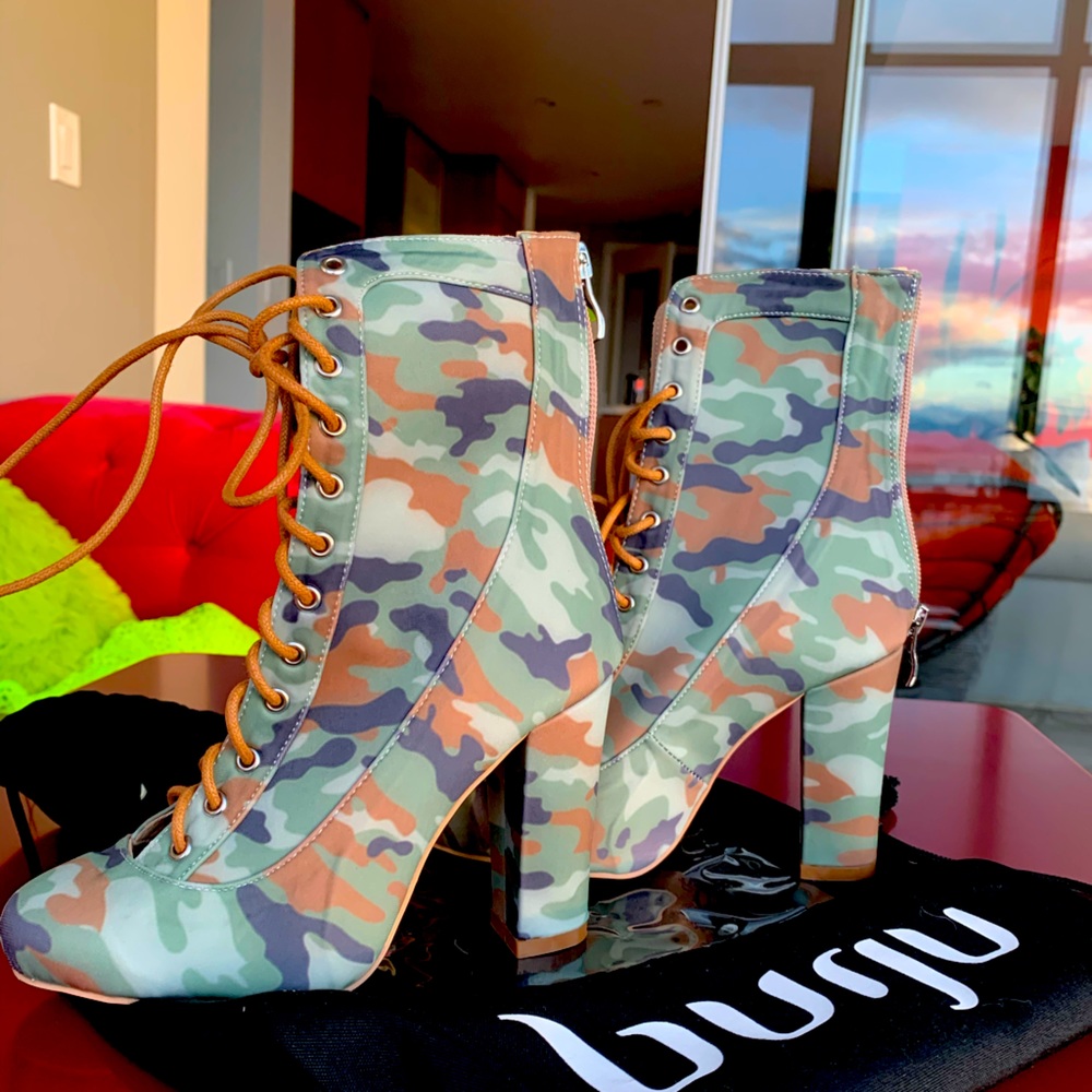 Savashjay Camouflage lace up ankle booty.